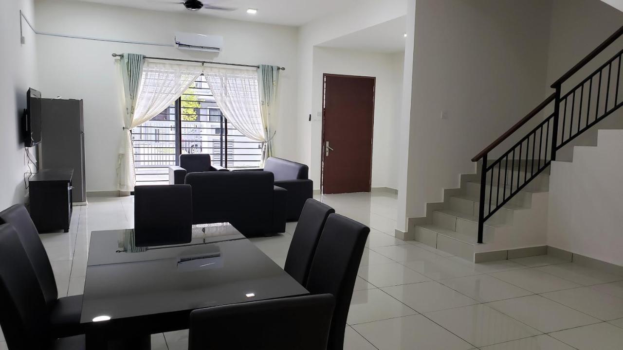 Sr Home-Stay @ Klia Куала-Лумпур Экстерьер фото